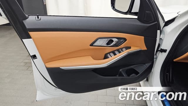 BMW 3 Series 2025 — Photo 12/37