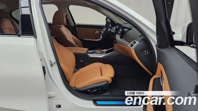 BMW 3 Series 2025 — Photo 24/37