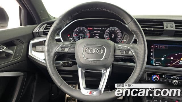 Audi Q3 2022 — Photo 22/32