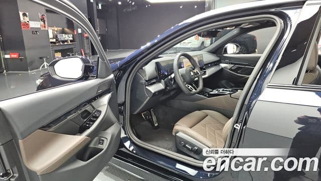 BMW 5 Series 2026 — Photo 18/33
