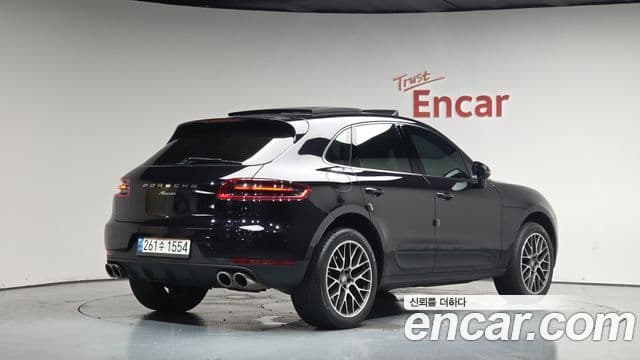 Porsche Macan 2018 — Photo 23/33