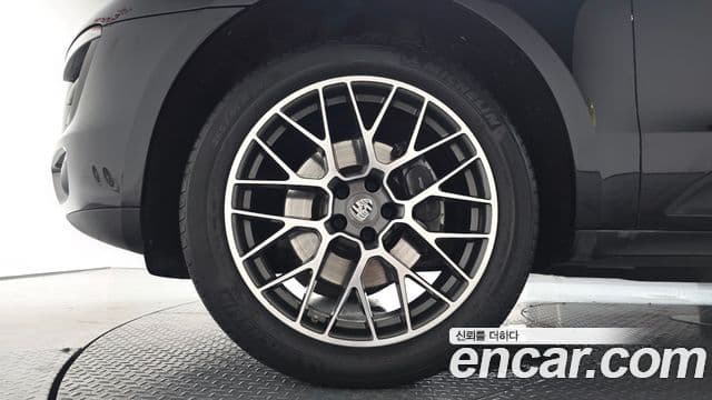 Porsche Macan 2018 — Photo 11/33