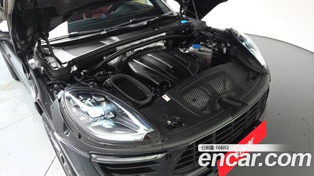 Porsche Macan 2018 — Photo 30/33