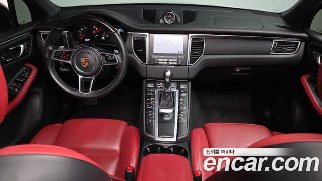 Porsche Macan 2018 — Photo 7/33