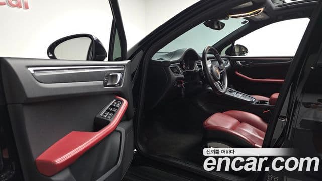 Porsche Macan 2018 — Photo 10/33