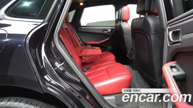 Porsche Macan 2018 — Photo 15/33