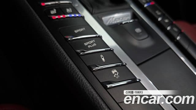 Porsche Macan 2018 — Photo 31/33