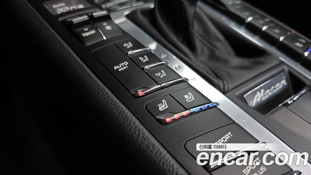 Porsche Macan 2018 — Photo 32/33