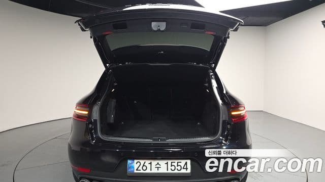 Porsche Macan 2018 — Photo 12/33