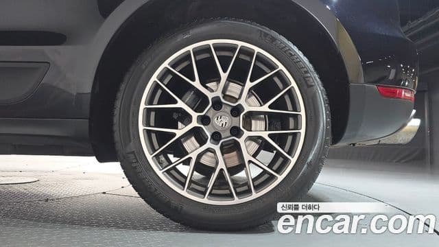 Porsche Macan 2018 — Photo 28/33
