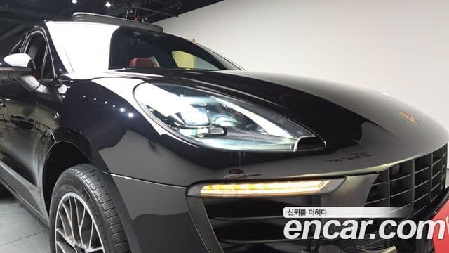 Porsche Macan 2018 — Photo 5/33