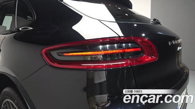 Porsche Macan 2018 — Photo 8/33