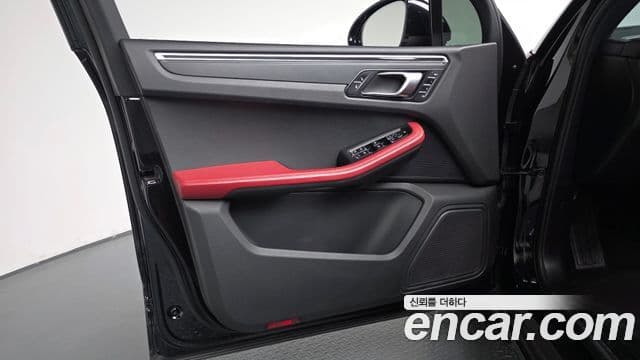 Porsche Macan 2018 — Photo 22/33