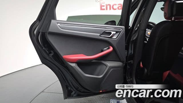 Porsche Macan 2018 — Photo 27/33