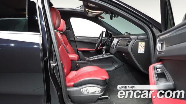 Porsche Macan 2018 — Photo 9/33