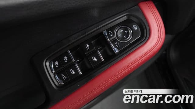 Porsche Macan 2018 — Photo 16/33