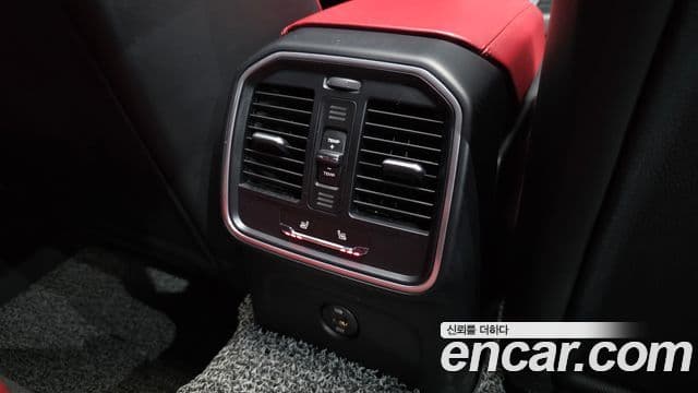 Porsche Macan 2018 — Photo 2/33