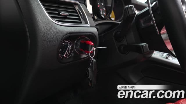 Porsche Macan 2018 — Photo 13/33