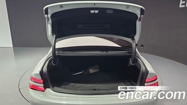Genesis G80 2023 — Şəkil 17/31