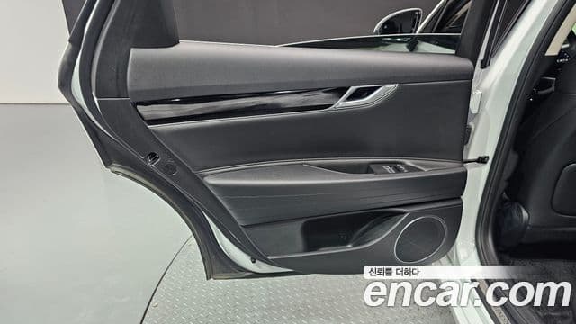 Genesis G80 2023 — Şəkil 25/31