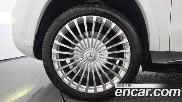 Mercedes-Benz GLS-Class 2021 — Photo 11/41