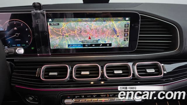 Mercedes-Benz GLS-Class 2021 — Photo 32/41