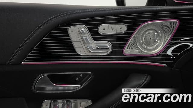 Mercedes-Benz GLS-Class 2021 — Photo 35/41
