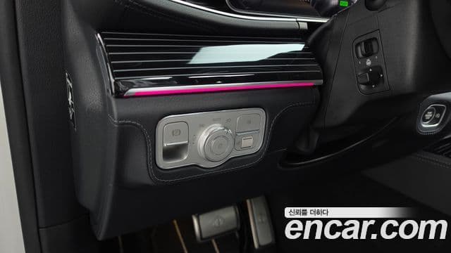 Mercedes-Benz GLS-Class 2021 — Photo 14/41