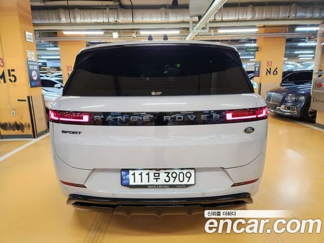 Land Rover Range Rover Sport 2023 — ფოტო 8/19