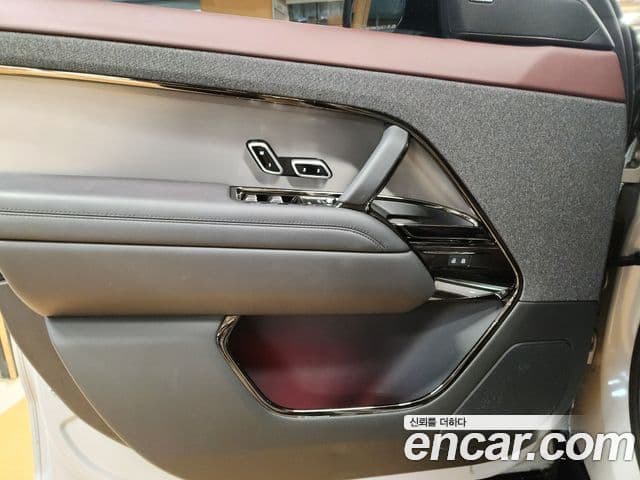Land Rover Range Rover Sport 2023 — ფოტო 17/19