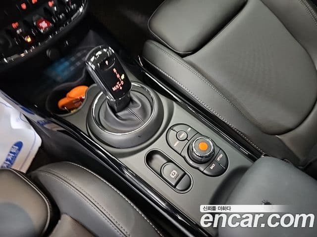 Mini Cooper Clubman 2021 — Şəkil 12/19
