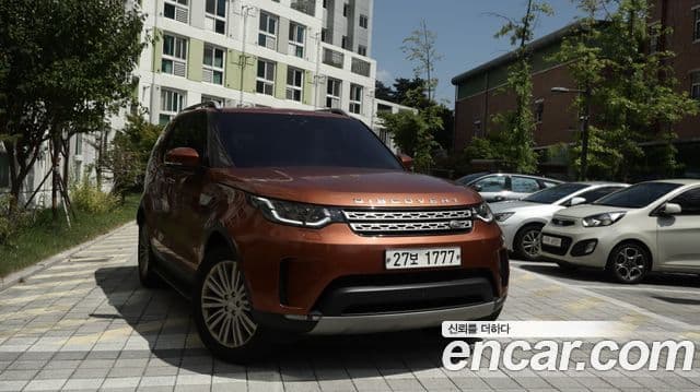 Land Rover Discovery 5 2019 — Photo 1/10