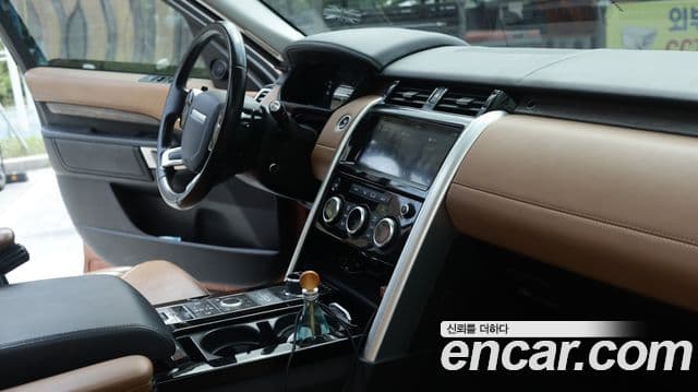 Land Rover Discovery 5 2019 — Photo 6/10