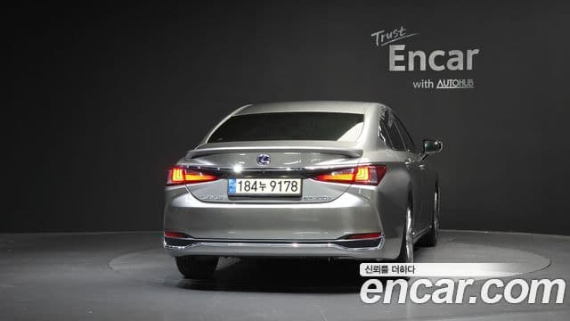 Lexus ES300h 2021 — Şəkil 14/30