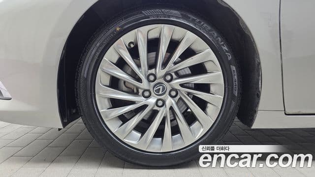 Lexus ES300h 2021 — Şəkil 7/30