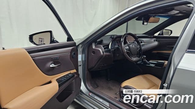 Lexus ES300h 2021 — Şəkil 20/30