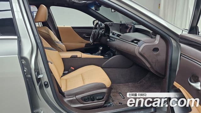 Lexus ES300h 2021 — Şəkil 11/30