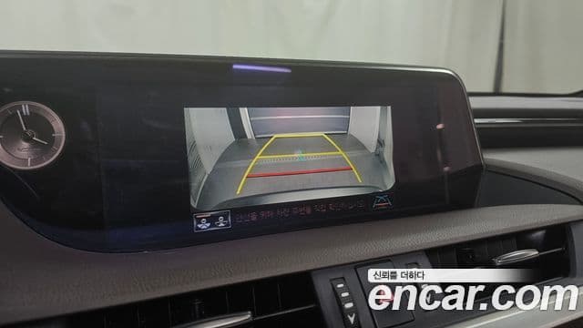 Lexus ES300h 2021 — Şəkil 28/30