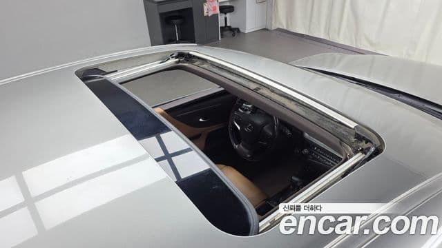 Lexus ES300h 2021 — Şəkil 26/30
