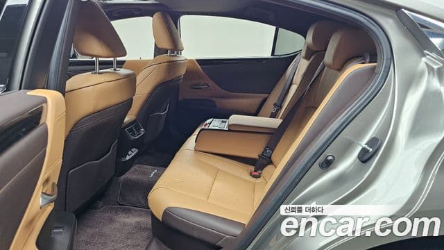 Lexus ES300h 2021 — Şəkil 3/30