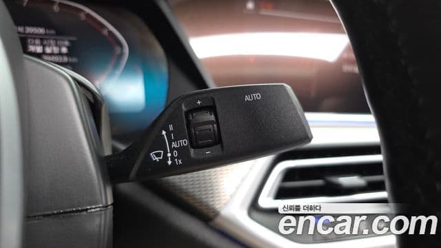 BMW X6 2022 — Photo 32/38