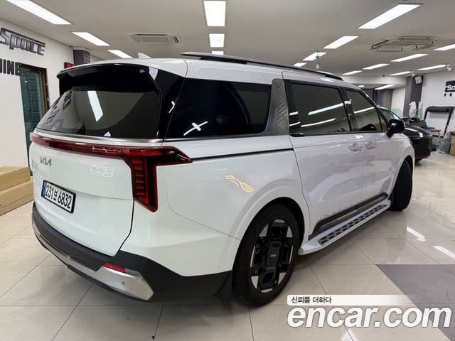 Kia Carnival 2025 — Фото 2/18