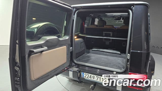 Mercedes-Benz G-Class 2023 — Photo 10/20