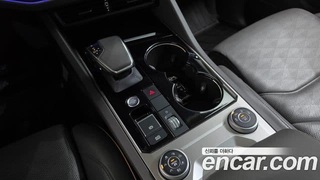 Volkswagen Touareg 2020 — Şəkil 19/20