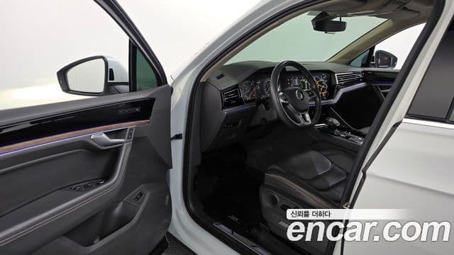 Volkswagen Touareg 2020 — Şəkil 18/20