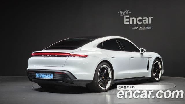 Porsche Taycan 2023 — Photo 7/20
