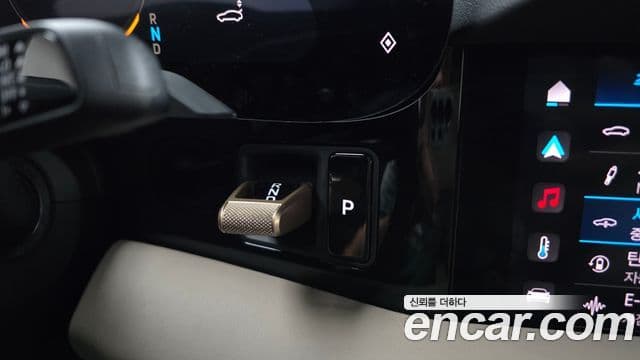 Porsche Taycan 2023 — Photo 19/20