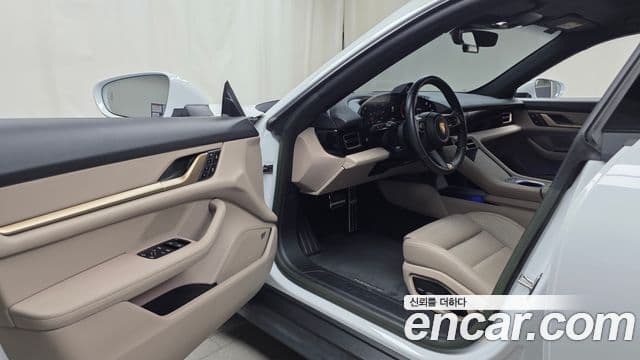 Porsche Taycan 2023 — Photo 13/20