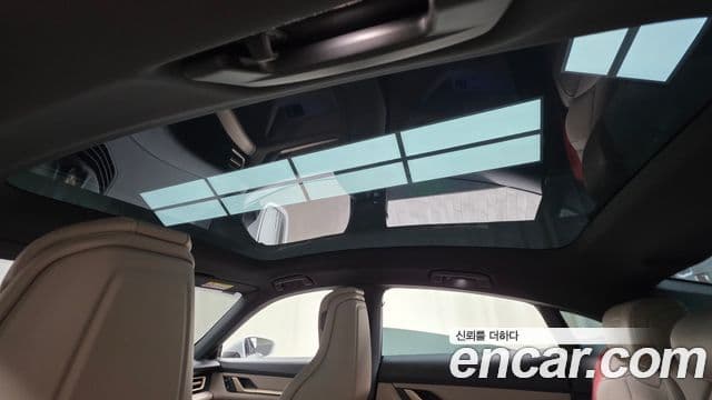 Porsche Taycan 2023 — Photo 16/20