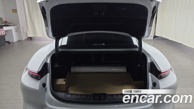 Porsche Taycan 2023 — Photo 8/20